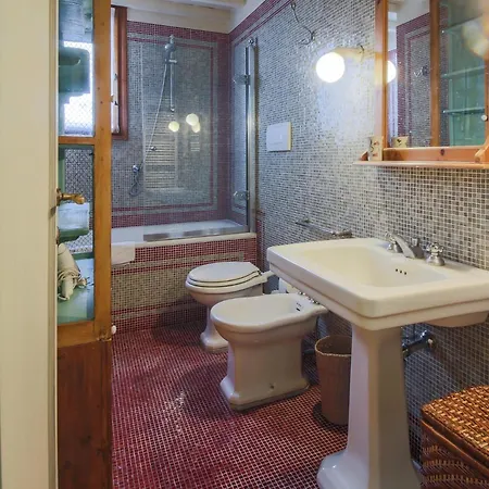 Florence- Borgo Pinti With Frescoes Апартаменты