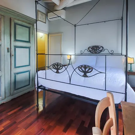 Florence- Borgo Pinti With Frescoes Апартаменты *